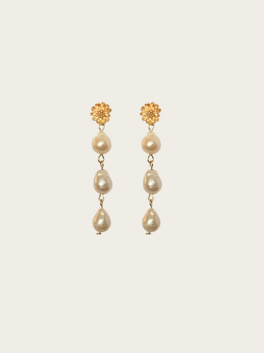 Bloom Earrings in Pearl