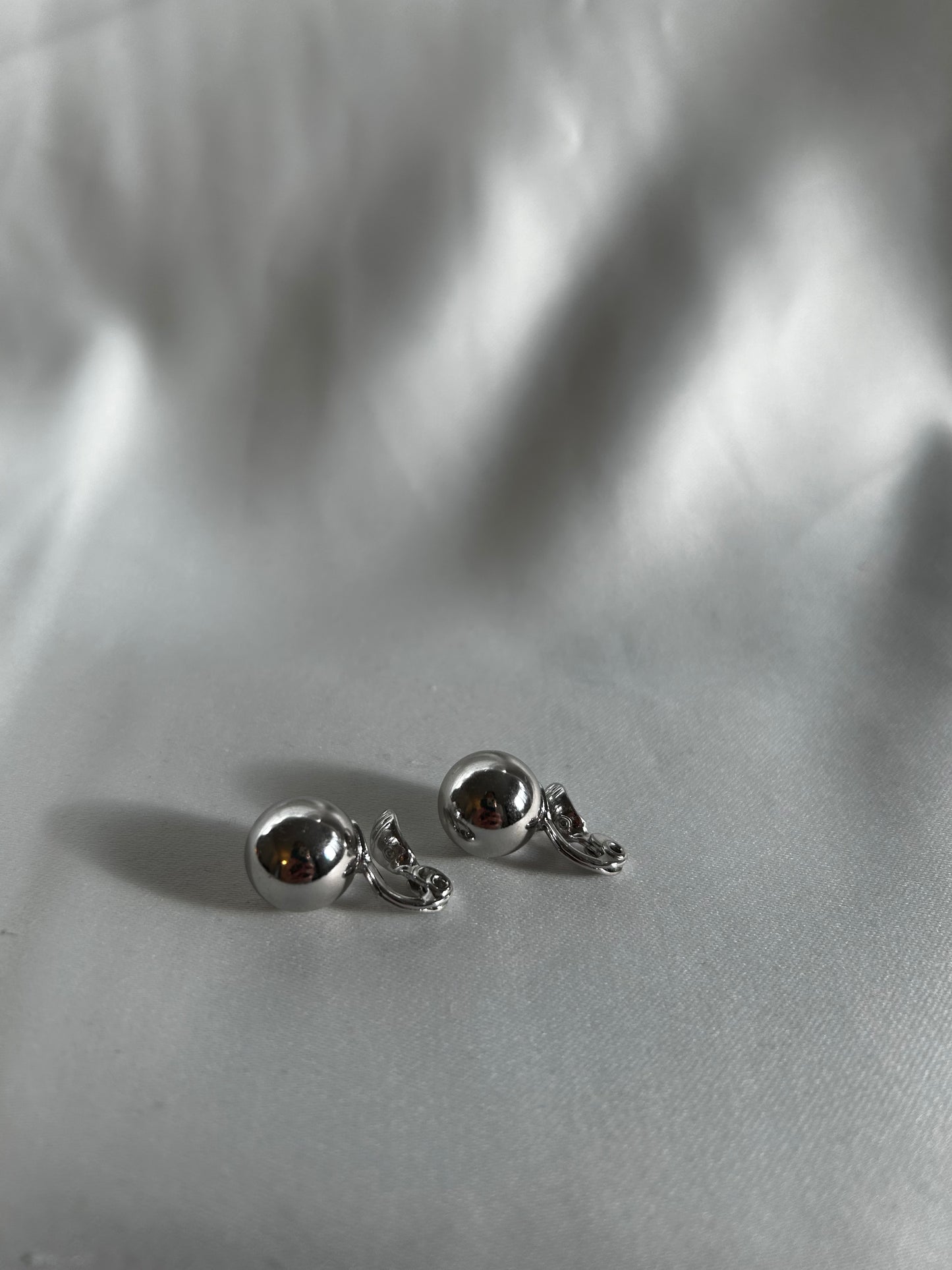 Vintage Minimal Ball Earrings