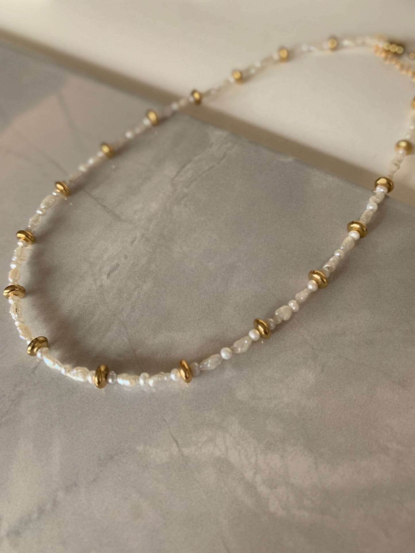 Villa Necklace in White Pearl